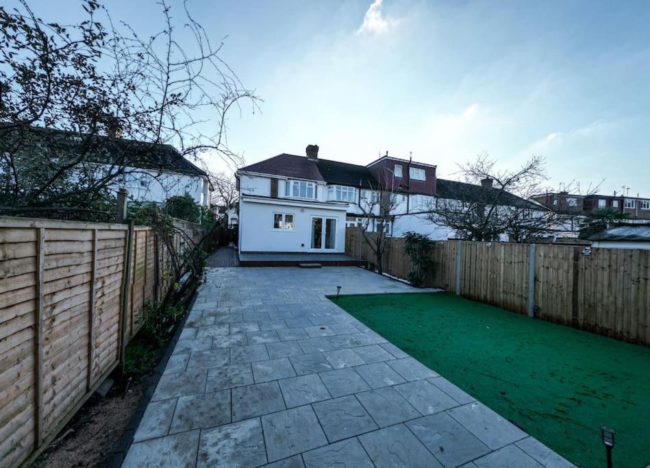 Homely & Peaceful Living Space Morden  Exterior foto