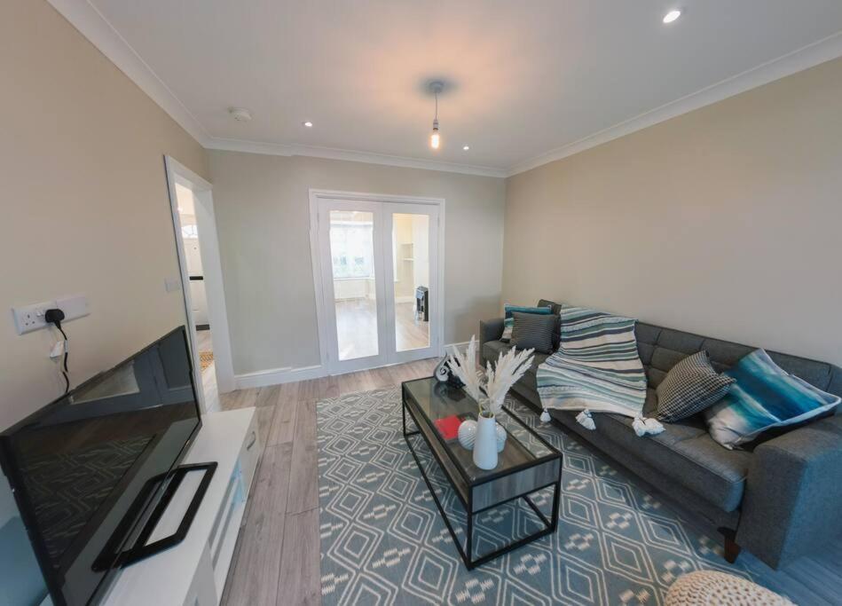 Homely & Peaceful Living Space Morden  Exterior foto